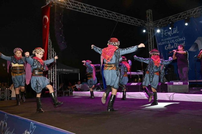 Kuşadası’nın 100’üncü Kurtuluş Yıl Dönümü Coşkuyla Kutlandı