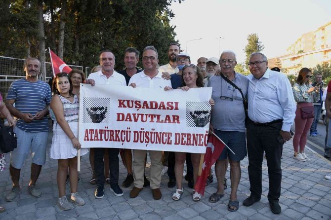 Kuşadası’nın 100’üncü Kurtuluş Yıl Dönümü Coşkuyla Kutlandı