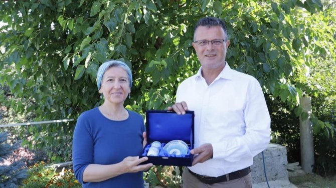 Başkan Öküzcüoğlu, Sarıgöllü Karikatüristin Sergini Gezdi