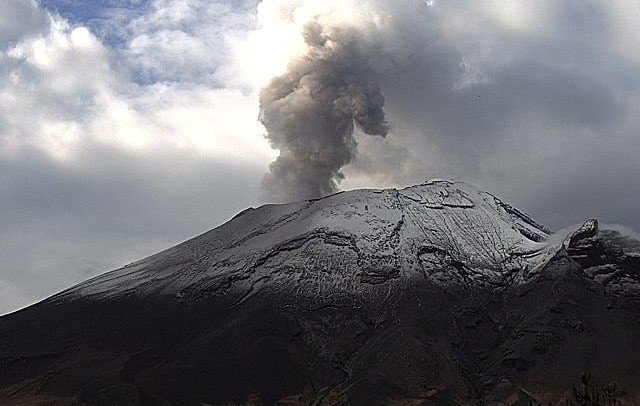 Meksika’daki Popocatepetl Yanardağı’nda Son 8 Günde Üçüncü Patlama