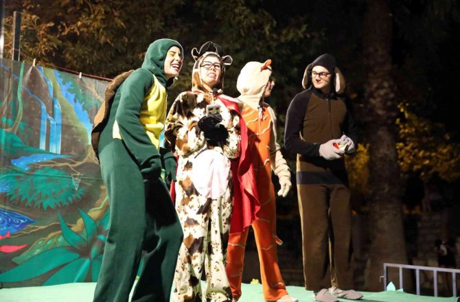 ‘Neşeli Orman ‘ Çocukları Eğlendirdi