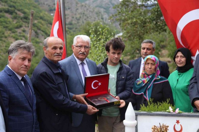 İ̇lksan’dan Şehit Öğretmen Necmettin Yılmaz’ın Kabrine Ziyaret