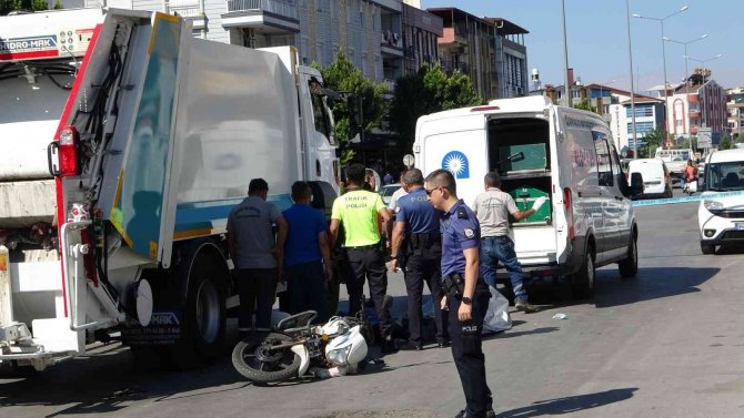 Çöp Kamyonunun Altında Kalan Motosiklet Sürücüsü Öldü