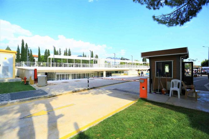 Kent Meydanı Otoparkı Hizmete Devam Ediyor