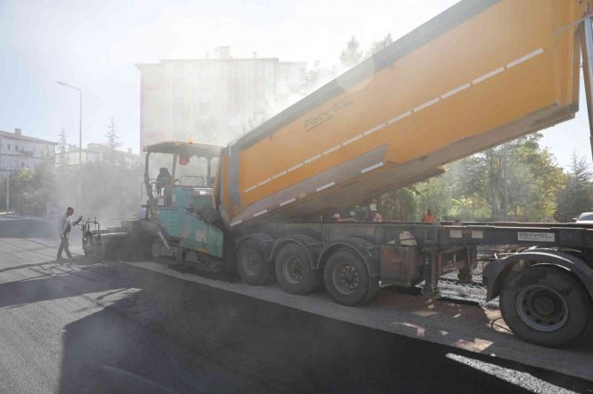 Toki̇ Konutlarında Sıcak Asfalt Serimi Başladı