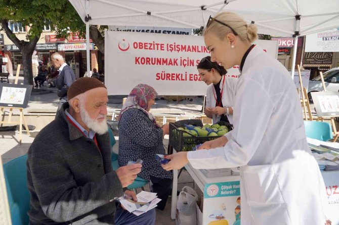 Tarihi Meydanda ’Halk Sağlığı Sokağı’ Kuruldu, Vatandaşlar Ücretsiz Test Yaptırdı