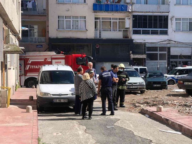 Bina Enkazından Gelen Patlama Sesleri Paniğe Yol Açtı