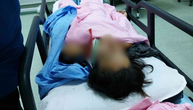 Pencereden Düşen Kadını Ölümden Büfenin Tentesi Kurtardı