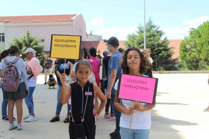 Sinop’ta Veliler Okul Önünde Toplandı