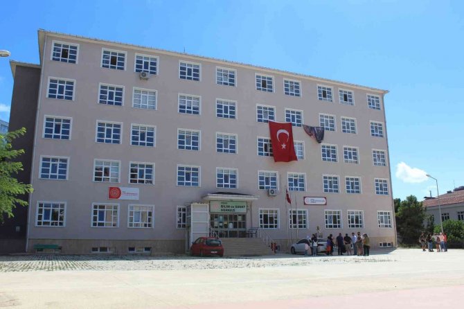 Sinop’ta Veliler Okul Önünde Toplandı