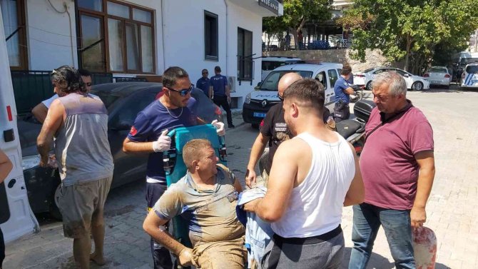 Su Arızasını Giderirken Göçük Altında Kaldılar