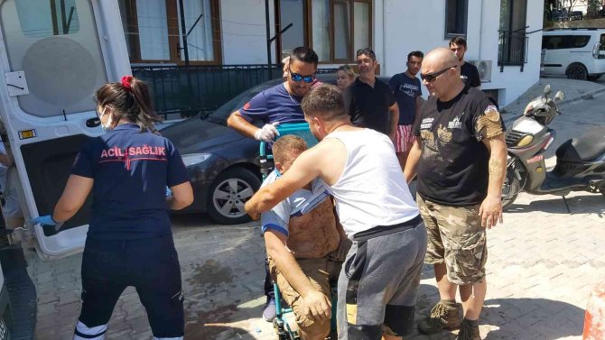 Su Arızasını Giderirken Göçük Altında Kaldılar