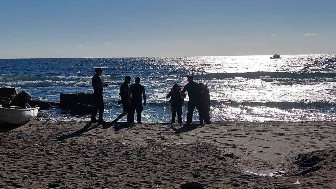 Tekirdağ’da Denize Giren 2 Kardeşten Biri Kayboldu, Diğeri Hastaneye Kaldırıldı