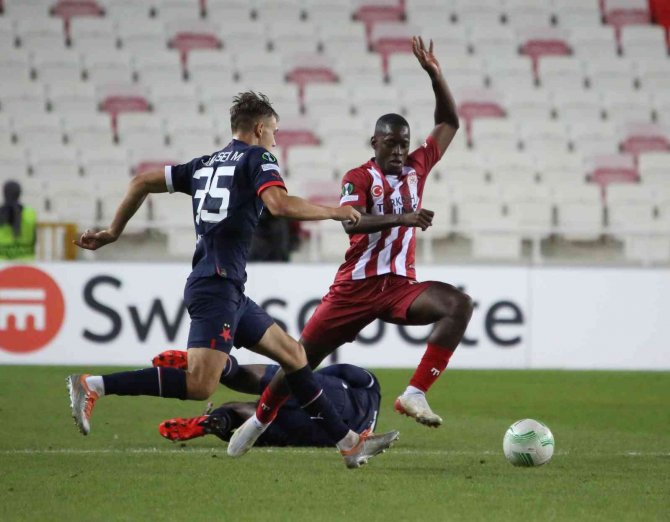Uefa Avrupa Konferans Ligi: Sivasspor: 1 - Slavia Prag: 1 (İ̇lk Yarı)