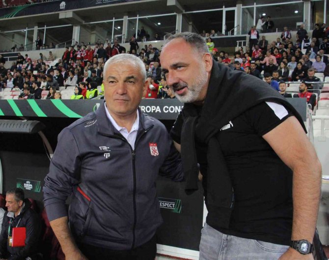 Uefa Avrupa Konferans Ligi: Sivasspor: 0 - Slavia Prag: 1 (Maç Devam Ediyor)