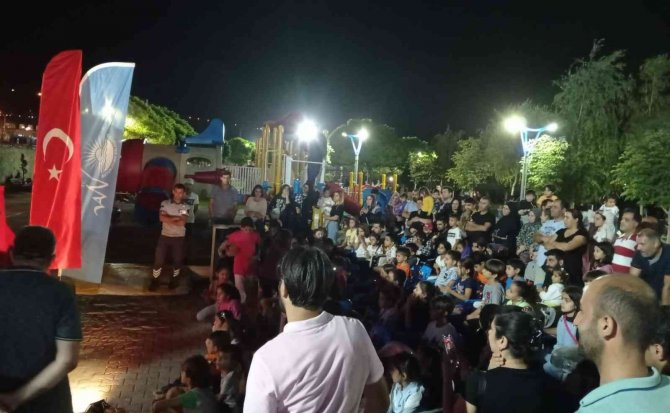 Hacivat-karagöz Oyunu Çocuklardan Büyük Beğeni Aldı