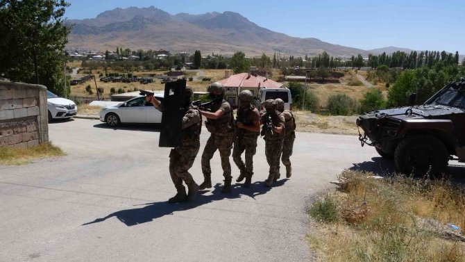 Van’da 16 Düzensiz Göçmen Yakalandı