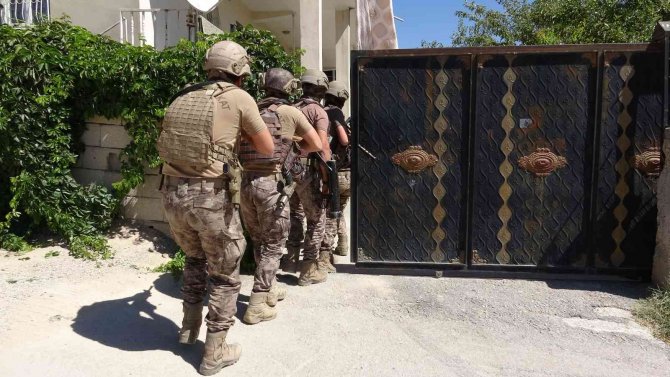 Van’da 16 Düzensiz Göçmen Yakalandı