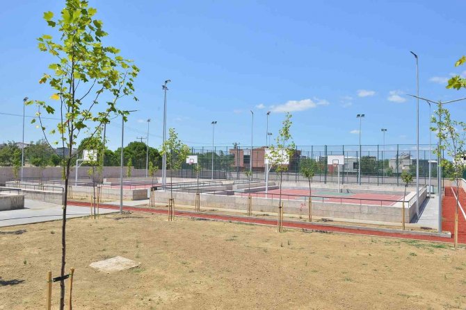 Yıldırım Gençlik Ve Spor Merkezi Gün Sayıyor
