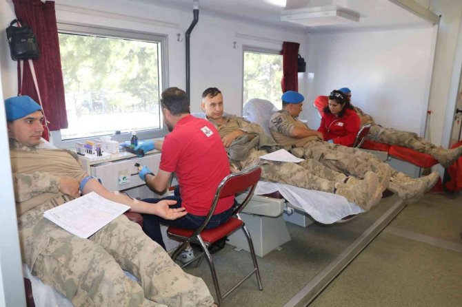 Yozgat’ta Jandarma Personeli Kan Bağışında Bulundu