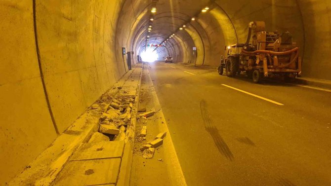 Arıza Yapan Aracın Sürücüsü Önlem Almayınca Kazaya Neden Oldu