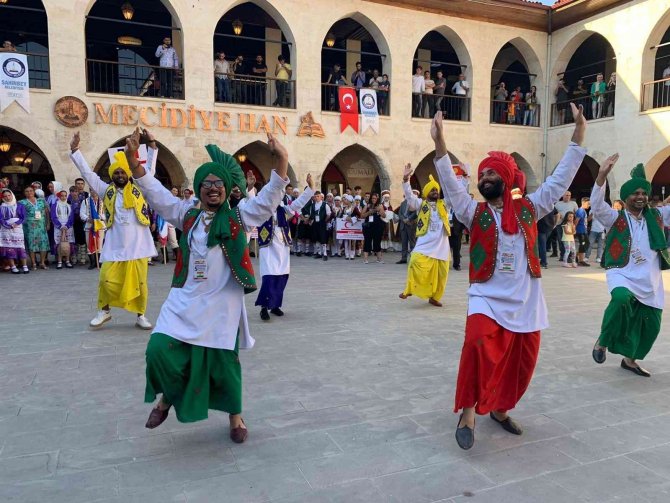 5. Uluslararası Folklor Festivali Kortej Yürüyüşü