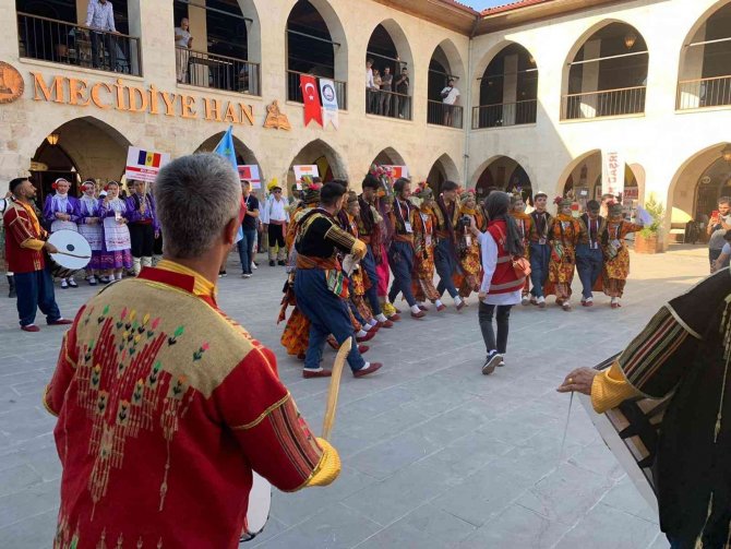 5. Uluslararası Folklor Festivali Kortej Yürüyüşü