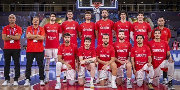 12 Dev Adam, Çeyrek Final İçin Parkede