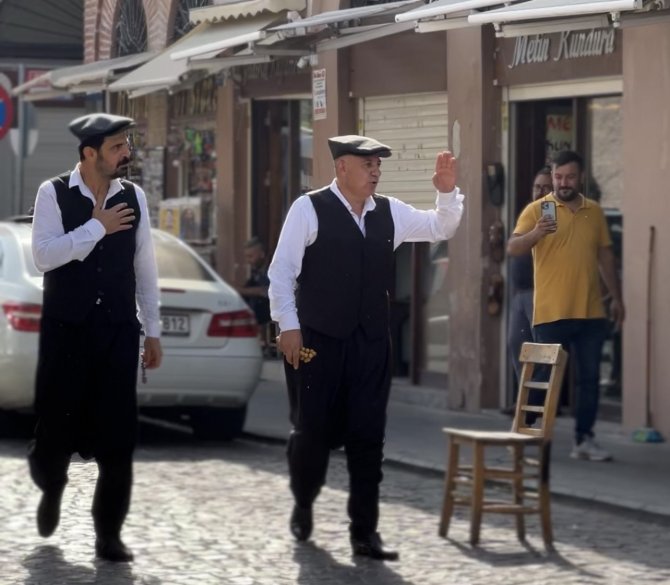 Ünlü Kebapçı, "Adana İ̇şi"nin Klibinde Oynadı