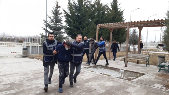 Boğazı Maket Bıçağıyla Kesilerek Öldürülen Kadın Ölmeden Önce Celladına Su Getirdi