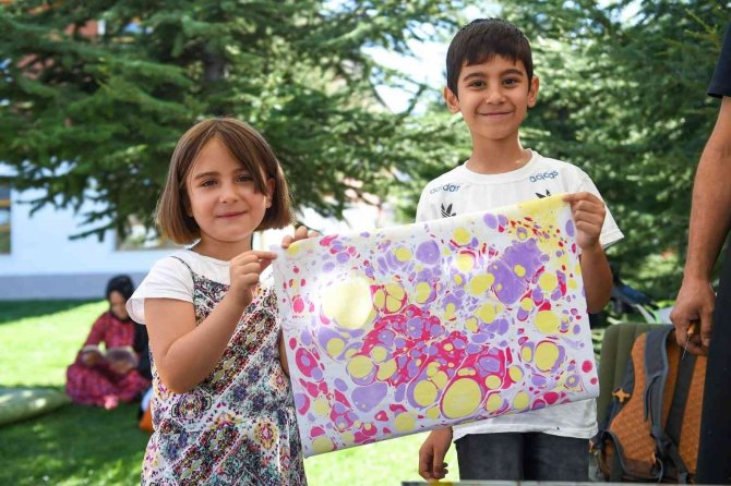 Altındağlı Minikler Ebru Yaptı