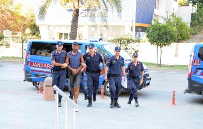 Evinde Ölü Bulunan Gencin Arkadaşı Adliyeye Sevk Edildi