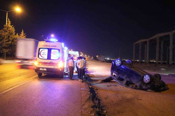 Hafif Ticari Araç Takla Attı: 2 Yaralı
