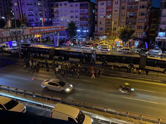 Avcılar’da Metrobüsler Kafa Kafaya Çarpıştı: 42 Yaralı
