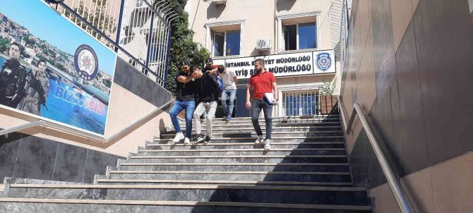 Bakırköy’de 2 Hırsız Çaldıkları Otomobilde Yakalandı