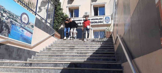 Bakırköy’de 2 Hırsız Çaldıkları Otomobilde Yakalandı