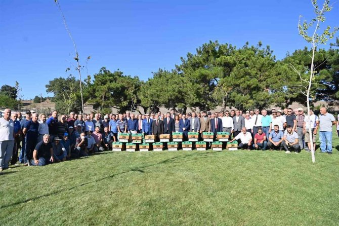Balıkesir Büyükşehirden Üreticiye 3 Bin Kovan Desteği