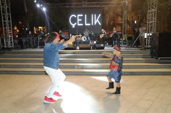 Çelik, Burhaniye’de Sevenleri İle Buluştu