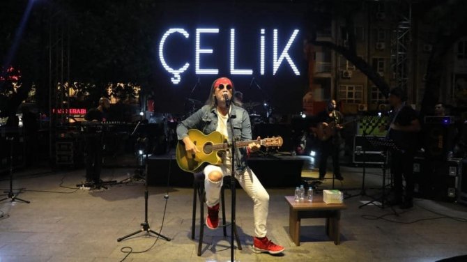 Çelik, Burhaniye’de Sevenleri İle Buluştu