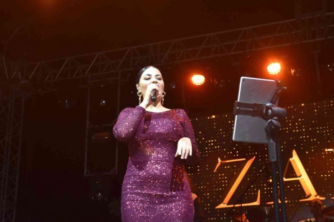 Zara, Havranlılar İle 100.yıl Konseri’nde Bir Araya Geldi