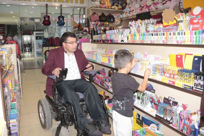 Okulların Başlamasıyla Kırtasiyelerde Yoğunluk