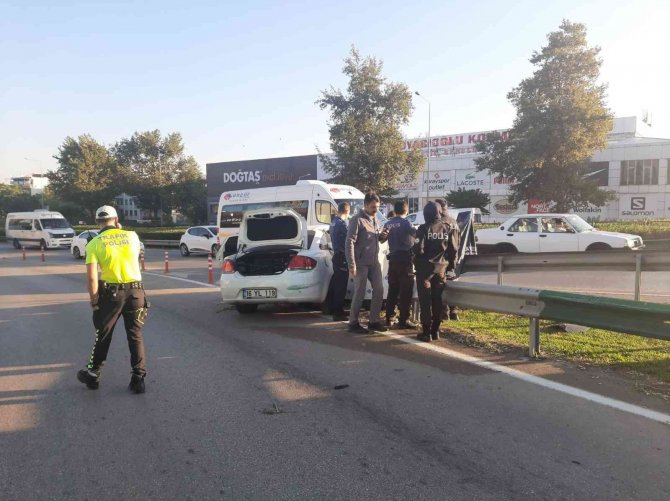 Bariyerlere Ok Gibi Saplandı...kadın Sürücü Hayatını Kaybetti