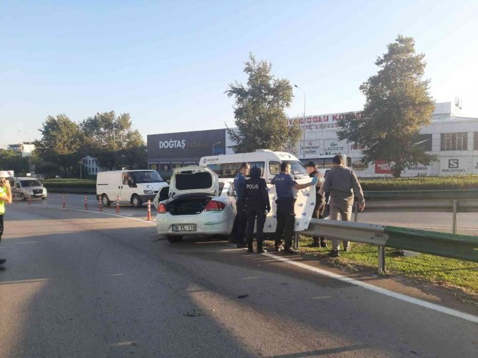 Bariyerlere Ok Gibi Saplandı...kadın Sürücü Hayatını Kaybetti