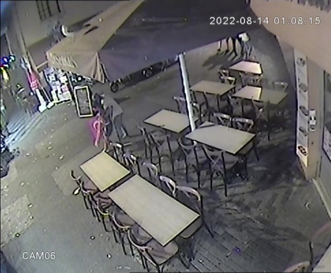 Büyükada’da Sokak Ortasında Kız Çocuğunu Kaçırmaya Çalıştı, Vatandaş Engelledi