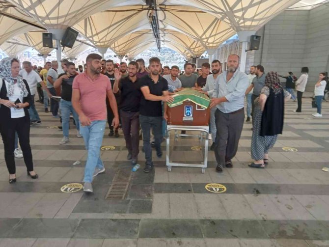 Arkadaşına Yardım Etmek İsteyen 20 Yaşındaki Genç Canından Oldu