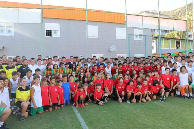 Nazmi Reisoğlu Futbol Akademisi Açıldı