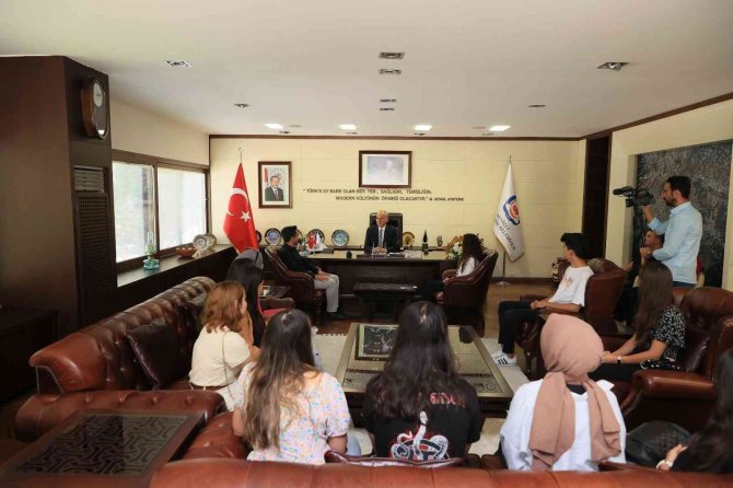 Üniversiteyi Kazanan Gençler, Başkan Zolan’la Buluştu