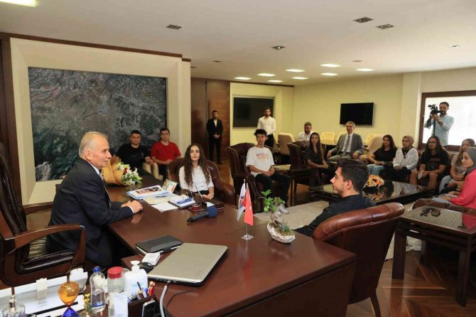 Üniversiteyi Kazanan Gençler, Başkan Zolan’la Buluştu