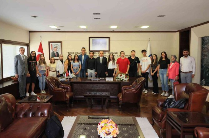 Üniversiteyi Kazanan Gençler, Başkan Zolan’la Buluştu