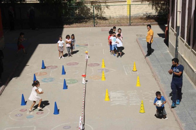 Okula Yeni Başlayan Çocuklarda ’Okul Fobisi’ne Dikkat